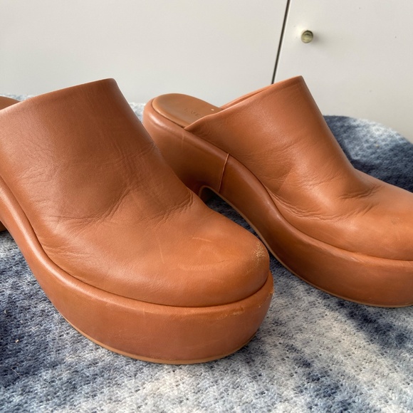 Everlane Puff Clog, size 10, saddle - Picture 3 of 6